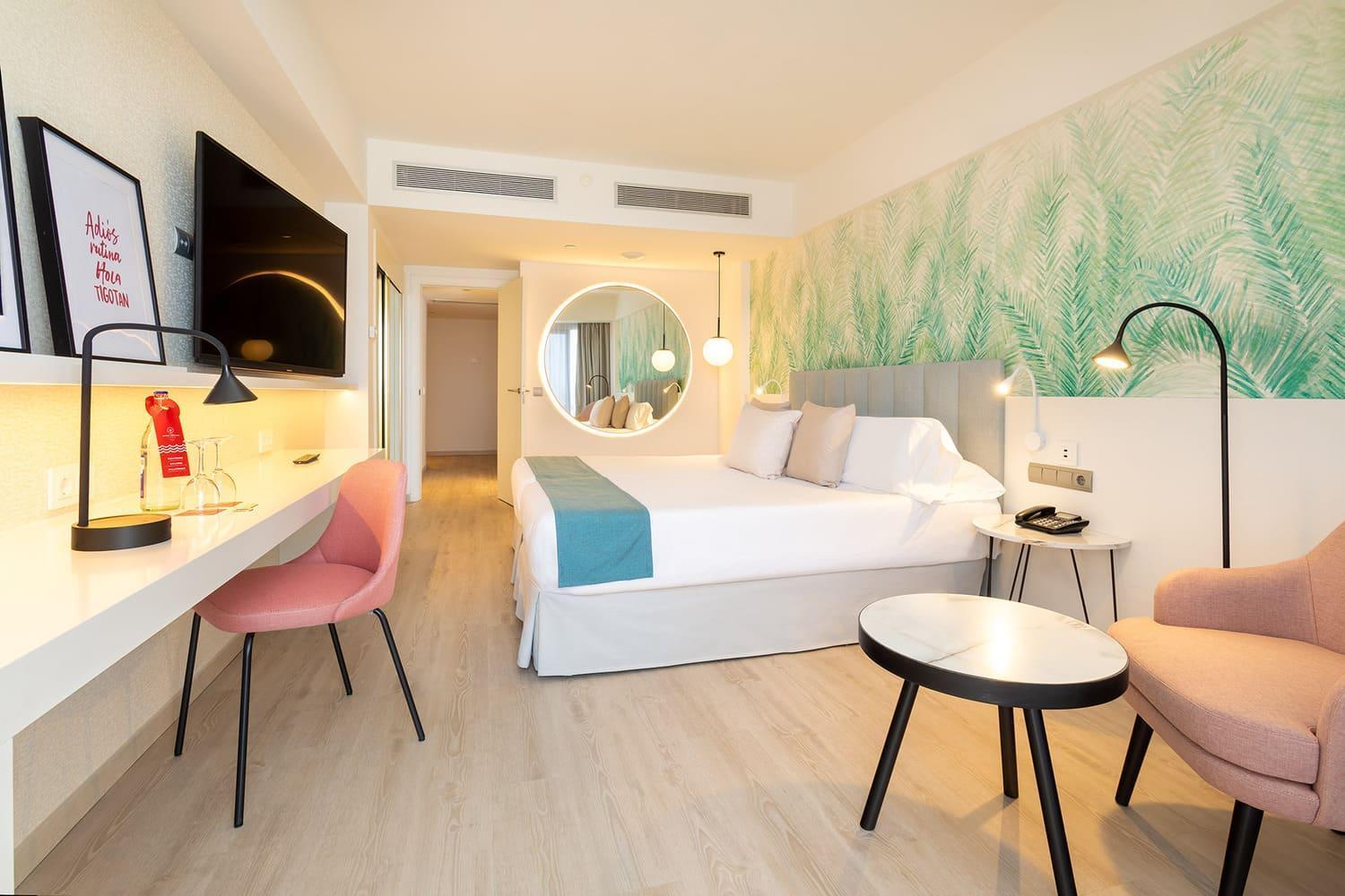 호텔 크리스티나 라스 팔마스 라스팔마스 외부 사진 A room at the hotel