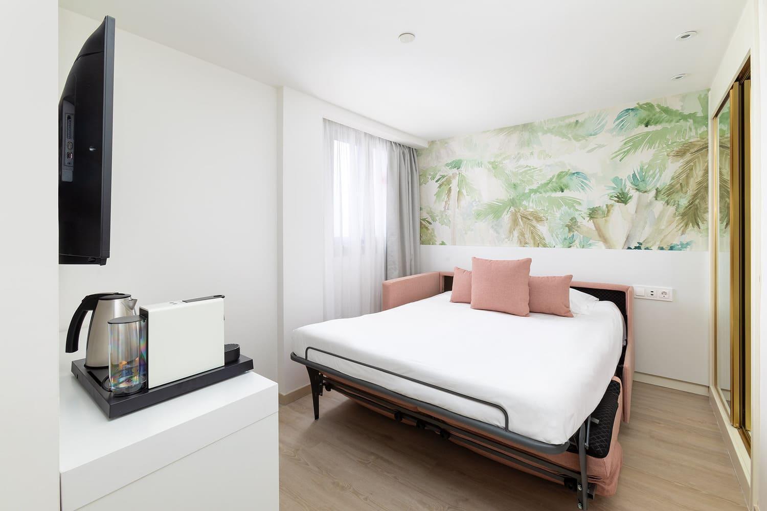 호텔 크리스티나 라스 팔마스 라스팔마스 외부 사진 A room at the hotel
